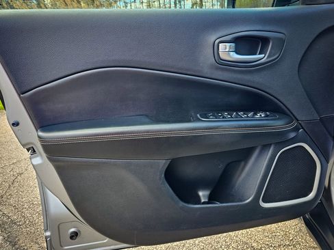 Used 2018 Jeep Compass Latitude w/ Popular Equipment Group image 9
