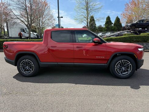 Used 2025 Rivian R1T Adventure image 8