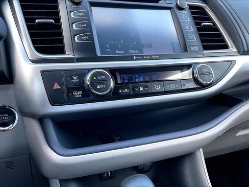 Used 2016 Toyota Highlander XLE AWD/4WD image 35