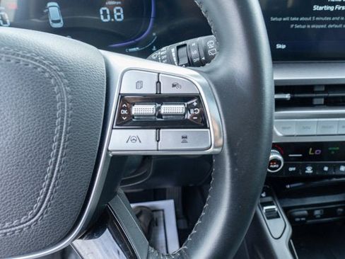 Used 2025 Kia Telluride S FWD image 21
