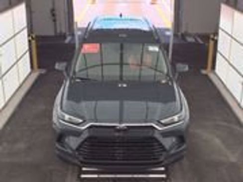 Used 2025 Toyota Grand Highlander XLE FWD image 4