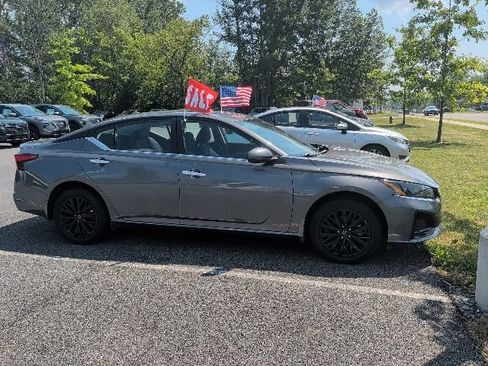 Certified 2025 Nissan Altima 2.5 SV w/ SV Special Edition Package AWD/4WD image 4
