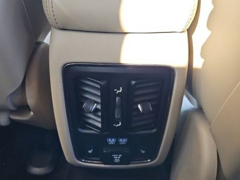 Used 2015 Jeep Grand Cherokee Limited image 9