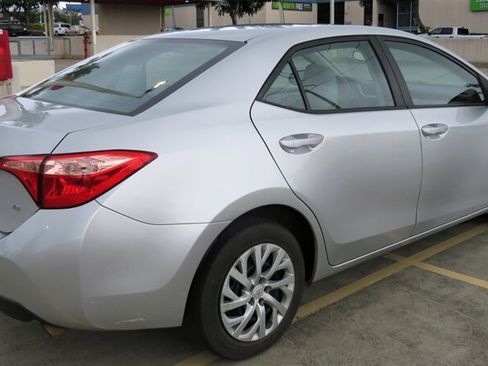 Used 2017 Toyota Corolla LE FWD image 8