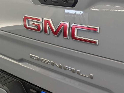 Used 2025 GMC Sierra 1500 Denali w/ Technology Package AWD/4WD image 14