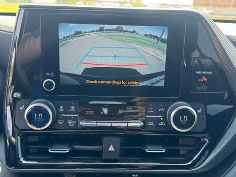 Used 2023 Toyota Highlander XSE FWD image 16