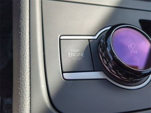 New 2026 Volkswagen Tiguan SE image 30