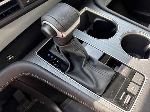Used 2025 Toyota Sienna XLE FWD image 23