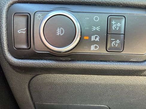 Used 2023 Ford Explorer XLT w/ Equipment Group 202A AWD/4WD image 17