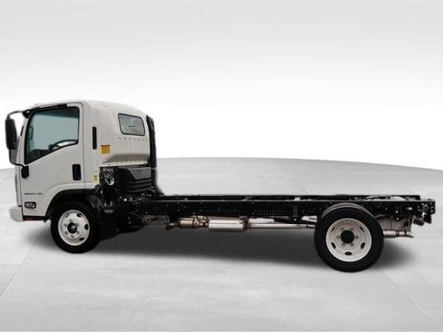 New 2025 Chevrolet Low Cab Forward image 7