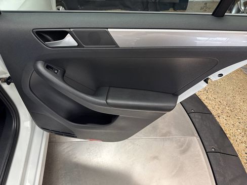 Used 2017 Volkswagen Jetta S image 30