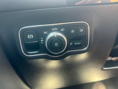 Used 2022 Mercedes-Benz GLA 250 4MATIC image 13