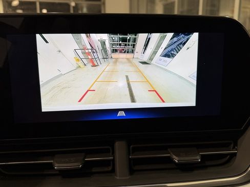 Used 2025 Chevrolet Trax LT w/ LT Convenience Package image 12