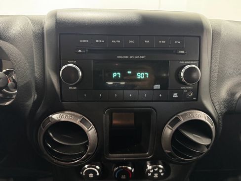 Used 2018 Jeep Wrangler Unlimited Sport w/ Max Tow Package AWD/4WD image 28