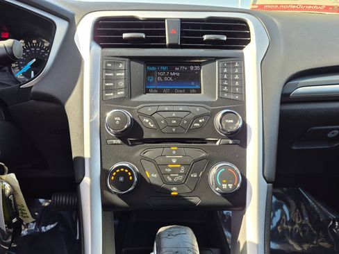 Used 2014 Ford Fusion SE FWD image 19