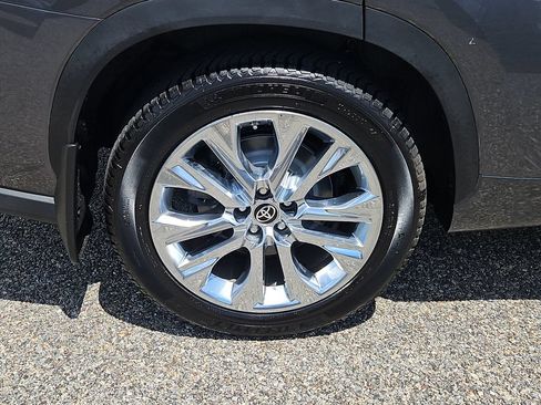 Used 2023 Toyota Highlander Limited AWD/4WD image 9