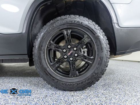 Used 2023 GMC Acadia AT4 w/ Technology Package image 50