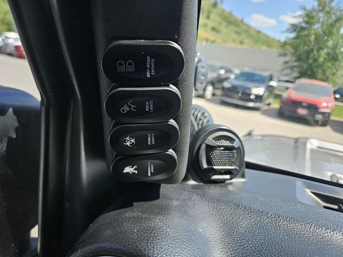 Used 2014 Jeep Wrangler Unlimited Rubicon w/ Connectivity Group AWD/4WD image 16