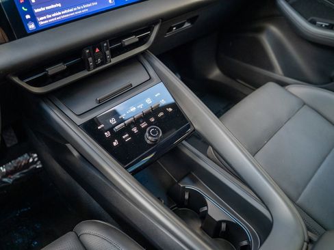 Used 2025 Porsche Macan Electric image 19