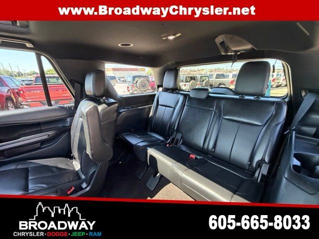Used 2020 Ford Expedition XLT w/ Equipment Group 202A AWD/4WD image 15