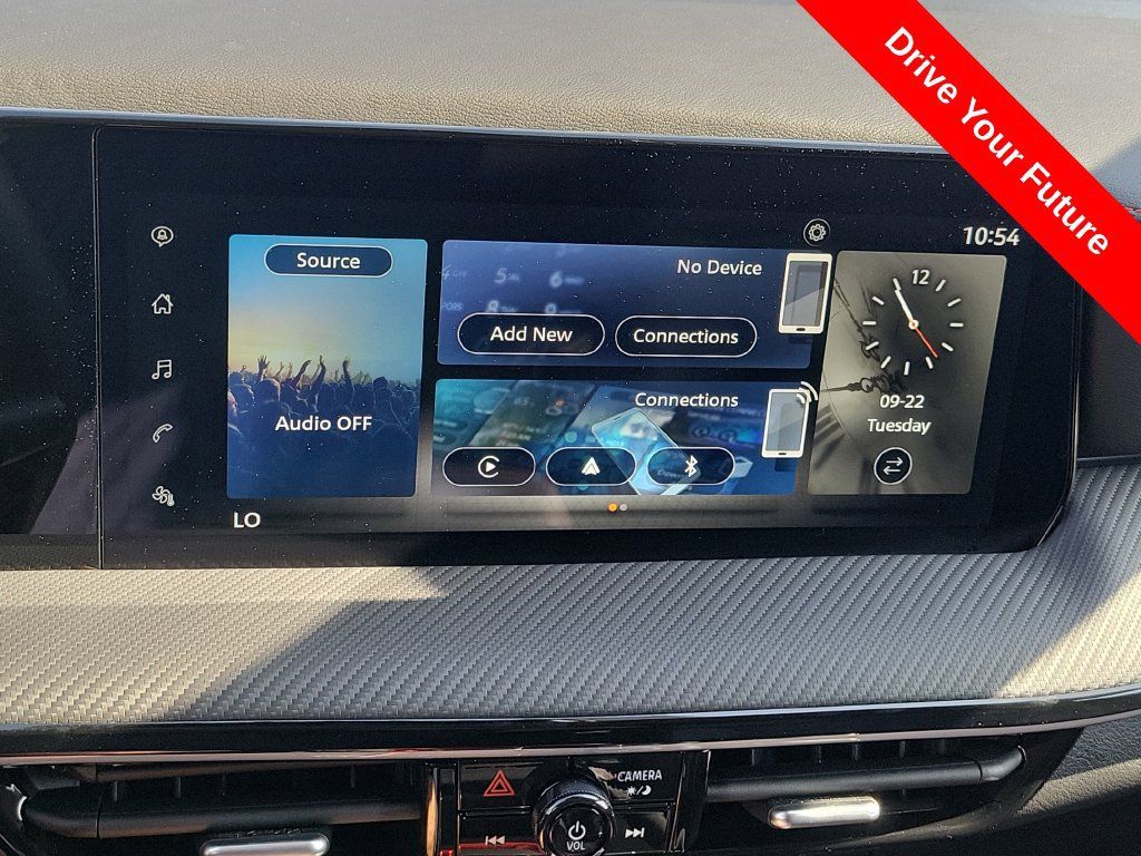 Used 2025 Nissan Kicks SR AWD/4WD image 10