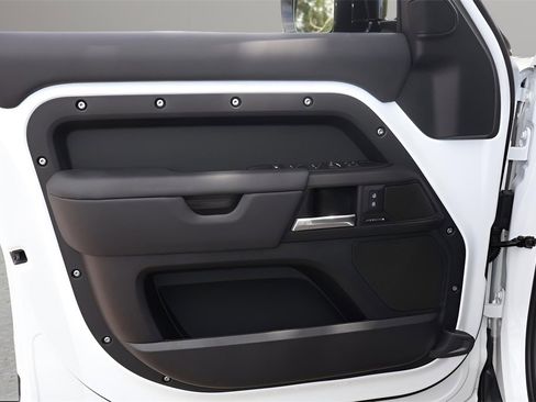 New 2025 Land Rover Defender 130 S image 10