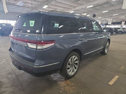 Used 2023 Lincoln Navigator Reserve AWD/4WD image 3