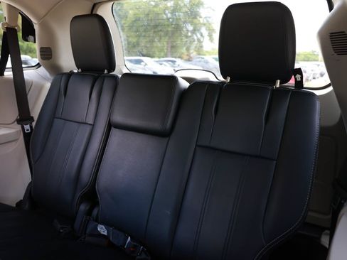 Used 2013 Chrysler Town & Country Touring FWD image 25