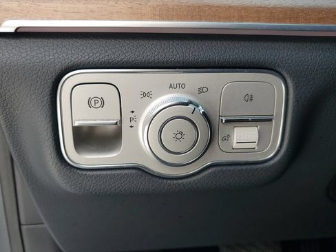 Used 2021 Mercedes-Benz GLS 450 4MATIC image 30