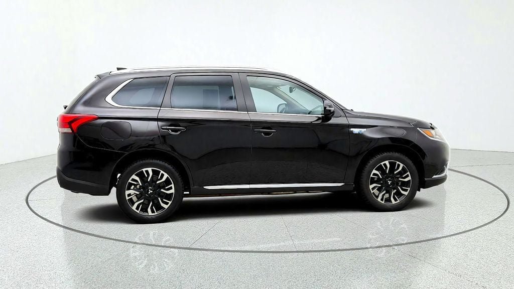 Used 2018 Mitsubishi Outlander SEL AWD/4WD image 4