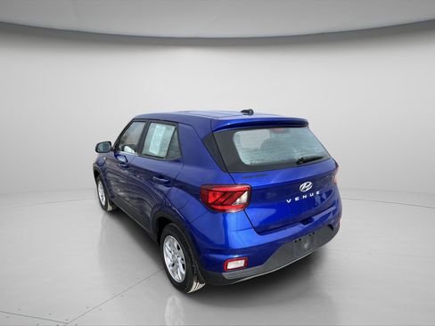 Used 2023 Hyundai Venue SE image 5