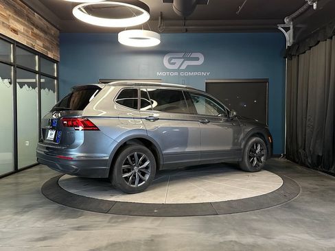 Used 2023 Volkswagen Tiguan SE AWD/4WD image 3