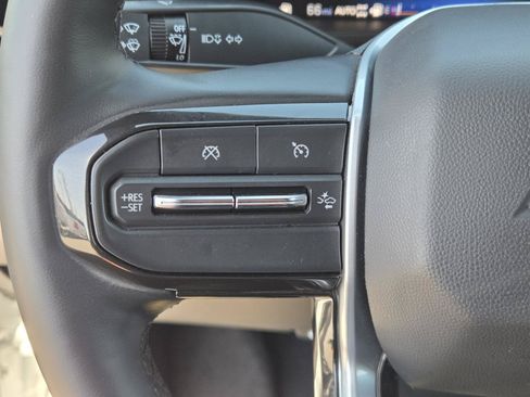 Used 2025 Chevrolet Colorado Trail Boss AWD/4WD image 17