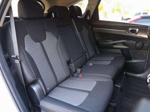 Used 2025 Kia Sorento LX FWD image 29