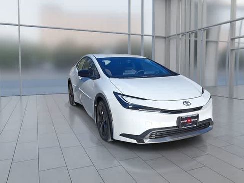 New 2026 Toyota Prius Plug-In Hybrid FWD image 5