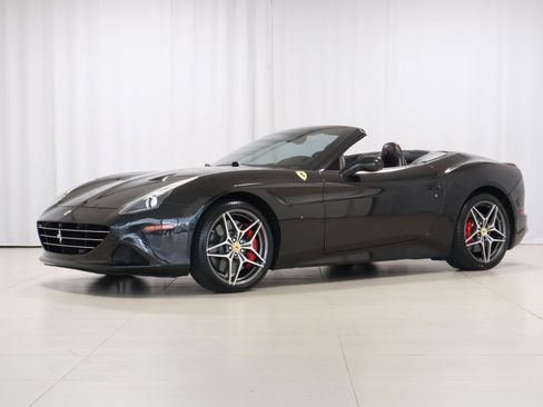 Used 2016 Ferrari California T RWD image 1