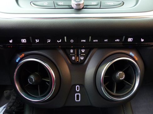 Used 2021 Chevrolet Blazer LT image 28