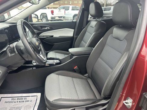 Used 2024 Chevrolet Trax LT w/ Driver Confidence Package image 17
