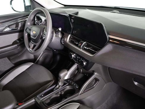 Used 2025 Chevrolet TrailBlazer LT AWD/4WD image 24