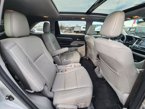 Used 2018 Toyota Highlander Limited Platinum image 15