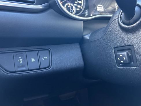 Used 2022 Genesis G70 2.0T w/ Prestige Package image 25