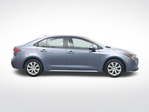 Used 2025 Toyota Corolla LE w/ Convenience Package FWD image 4