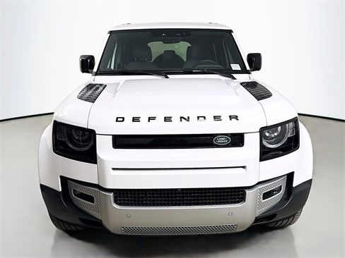 Used 2025 Land Rover Defender 110 S image 2