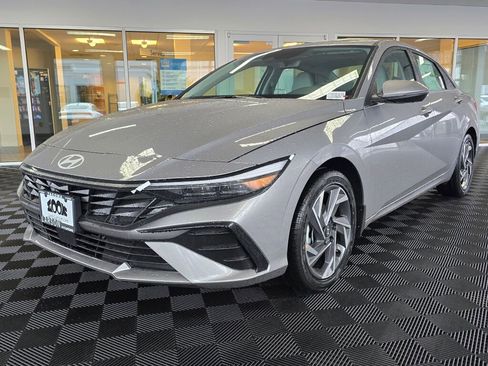 New 2025 Hyundai Elantra Limited image 8