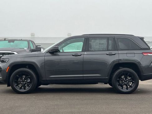 New 2026 Jeep Grand Cherokee Altitude image 7