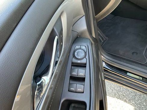 Used 2020 Chevrolet Traverse LT w/ LT Premium Package FWD image 8