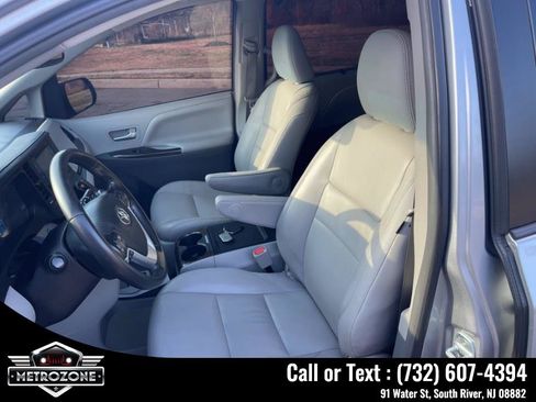 Used 2016 Toyota Sienna AWD image 14