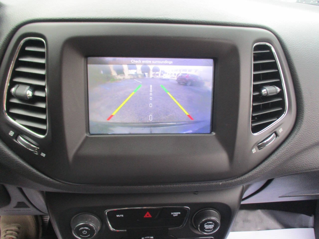 Used 2018 Jeep Compass Latitude w/ Popular Equipment Group FWD image 18