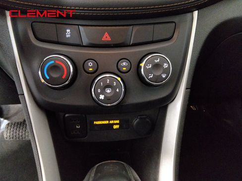 Used 2022 Chevrolet Trax LS AWD/4WD image 14