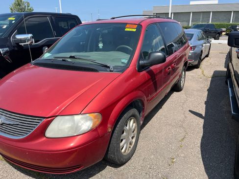 Used 2003 Chrysler Town & Country EX FWD image 4